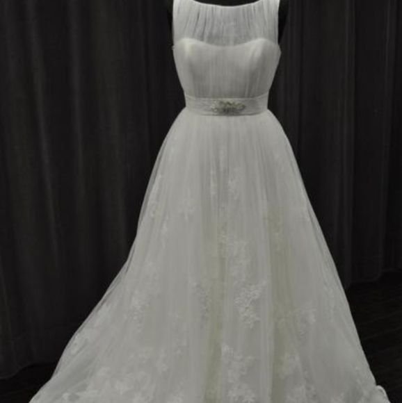 Pronovias "Oceania" wedding dress - Picture 3 of 7